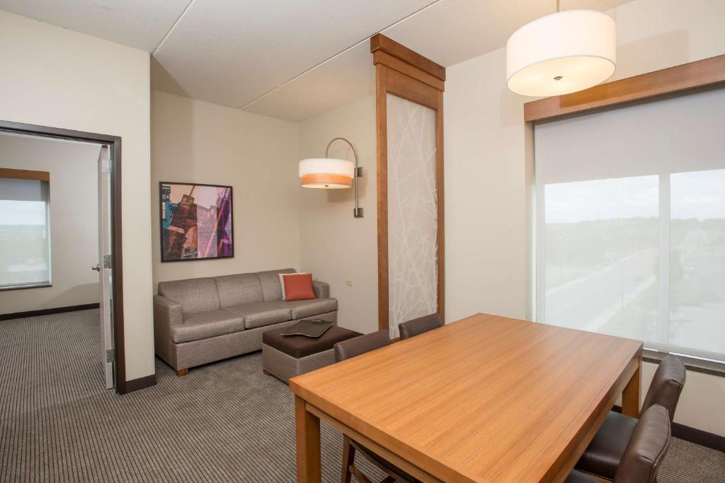 Room image 5